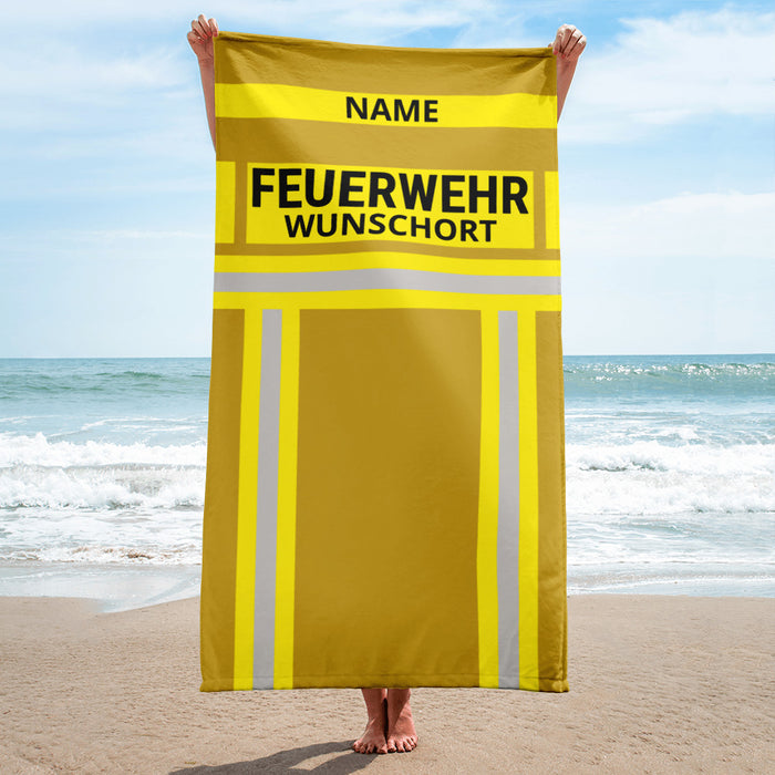 Feuerwehr Handtuch Gold/Gelb mit Name und Wunschort, personalisiert – am Strand