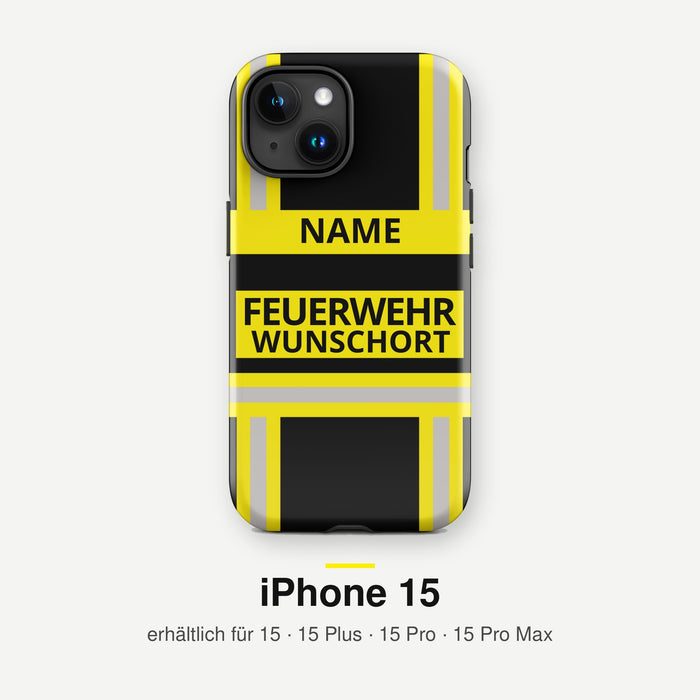 Feuerwehr Handyhülle iPhone® Hardcase Schwarz/Gelb mit Name und Wunschort – iPhone 15 / 15 Plus / 15 Pro / 15 Pro Max