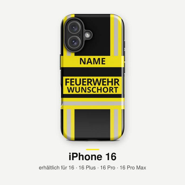 Feuerwehr Handyhülle iPhone® Hardcase Schwarz/Gelb mit Name und Wunschort – iPhone 16 / 16 Plus / 16 Pro / 16 Pro Max