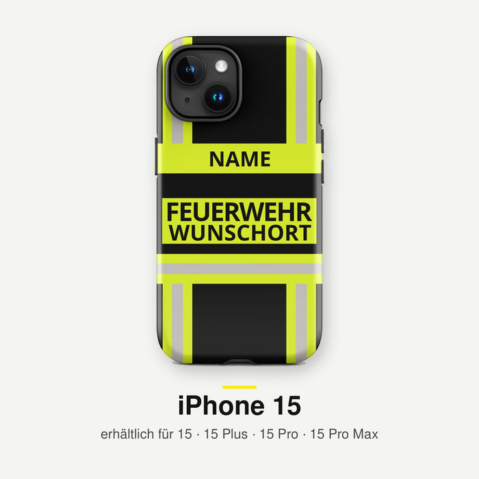Feuerwehr Handyhülle iPhone® Hardcase Schwarz/Leuchtgelb mit Name und Wunschort – iPhone 15 / 15 Plus / 15 Pro / 15 Pro Max