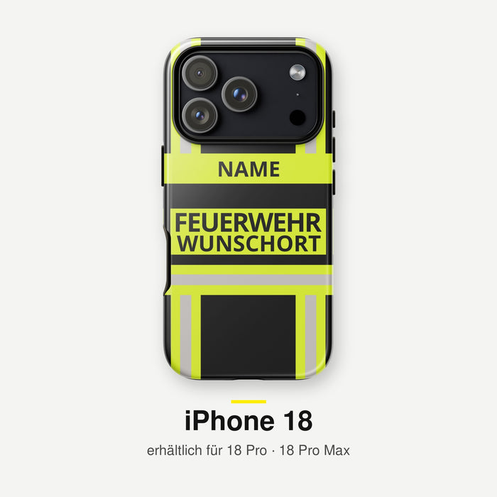 Feuerwehr Handyhülle iPhone® Hardcase Schwarz/Leuchtgelb mit Name und Wunschort – iPhone 18 Pro / 18 Pro Max