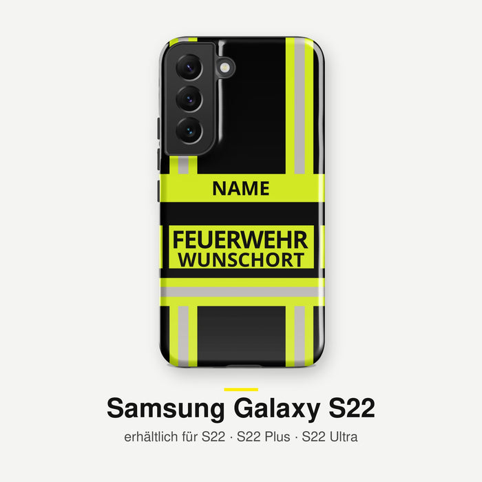 Feuerwehr Handyhülle Samsung® Hardcase Schwarz/Leuchtgelb mit Name und Wunschort – Samsung Galaxy S22 / S22 Plus / S22 Ultra