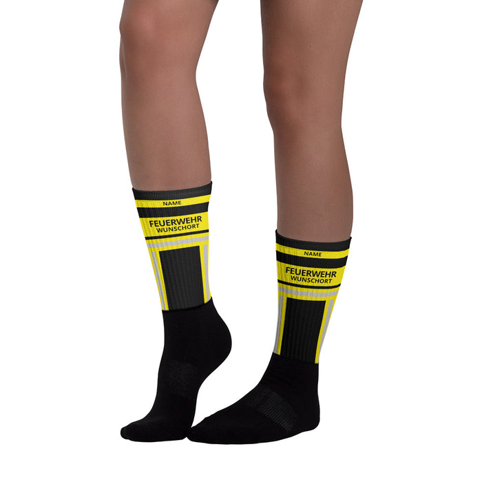 Feuerwehr Socken – Personalisiert mit Name & Wunschort (Schwarz/Gelb) – Bild 2