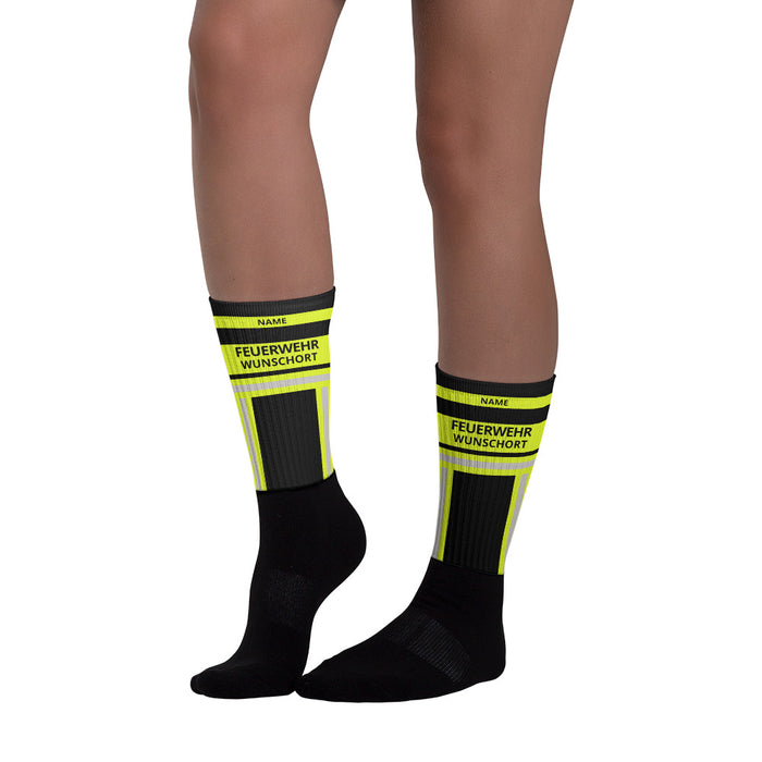 Feuerwehr Socken – Personalisiert mit Name & Wunschort (Schwarz/Leuchtgelb) – Bild 2
