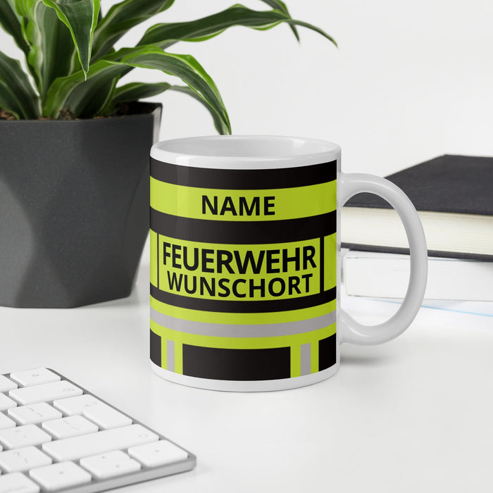 Feuerwehr Tasse – Personalisiert mit Name & Wunschort (Schwarz/Leuchtgelb) – Bild 1