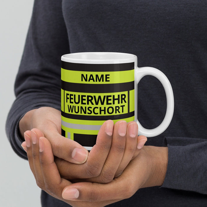 Feuerwehr Tasse – Personalisiert mit Name & Wunschort (Schwarz/Leuchtgelb) – Bild 3