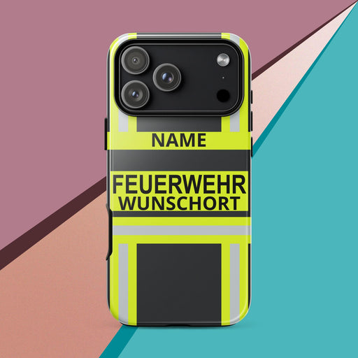 Feuerwehr Handyhülle iPhone® Hardcase Schwarz/Leuchtgelb – personalisierbar mit Name und Wunschort – Bild 1