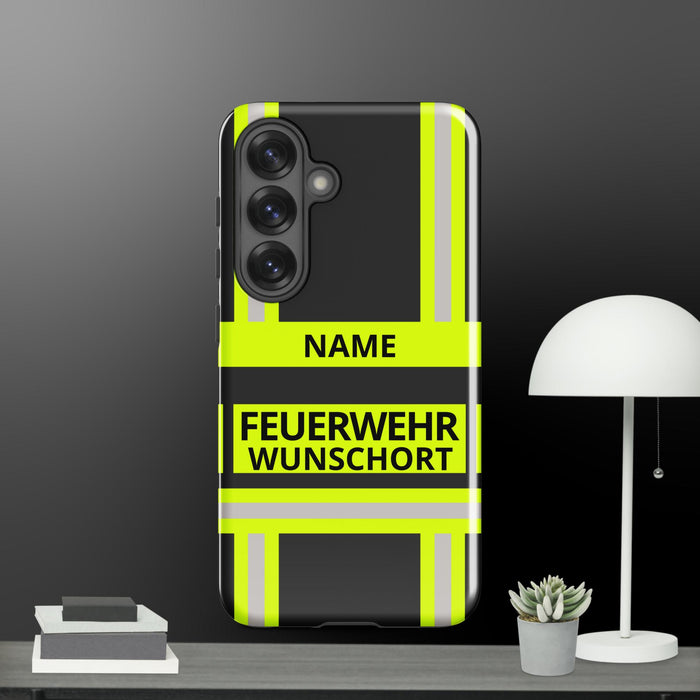 Feuerwehr Handyhülle Samsung® Galaxy S25 Hardcase Schwarz/Leuchtgelb – personalisiert mit Name und Feuerwehr