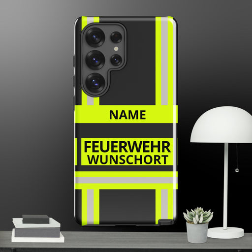 Feuerwehr Handyhülle Samsung® Galaxy S25 Ultra Hardcase Schwarz/Leuchtgelb – personalisiert mit Name und Feuerwehr